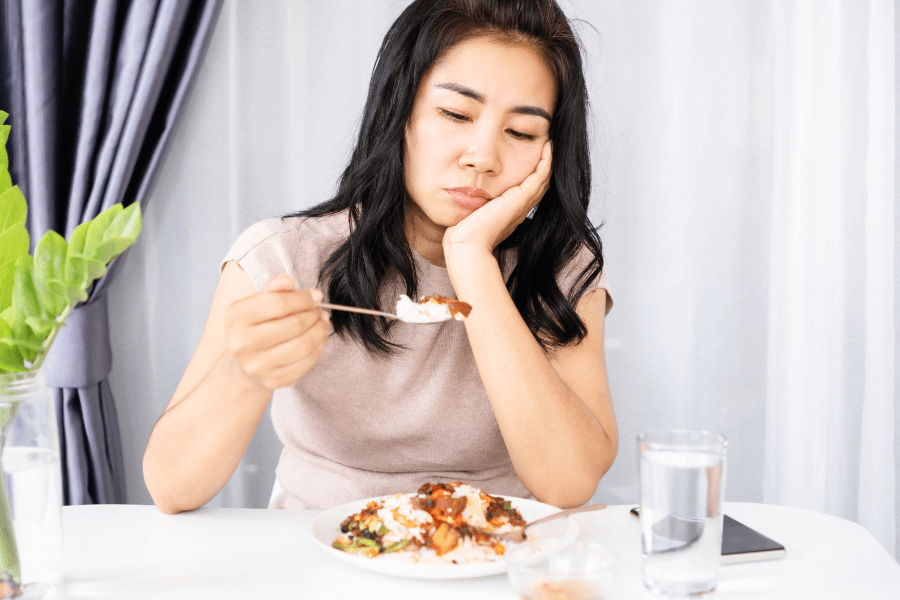 Người phụ nữ gầy ăn nhiều nhưng không tăng cân
